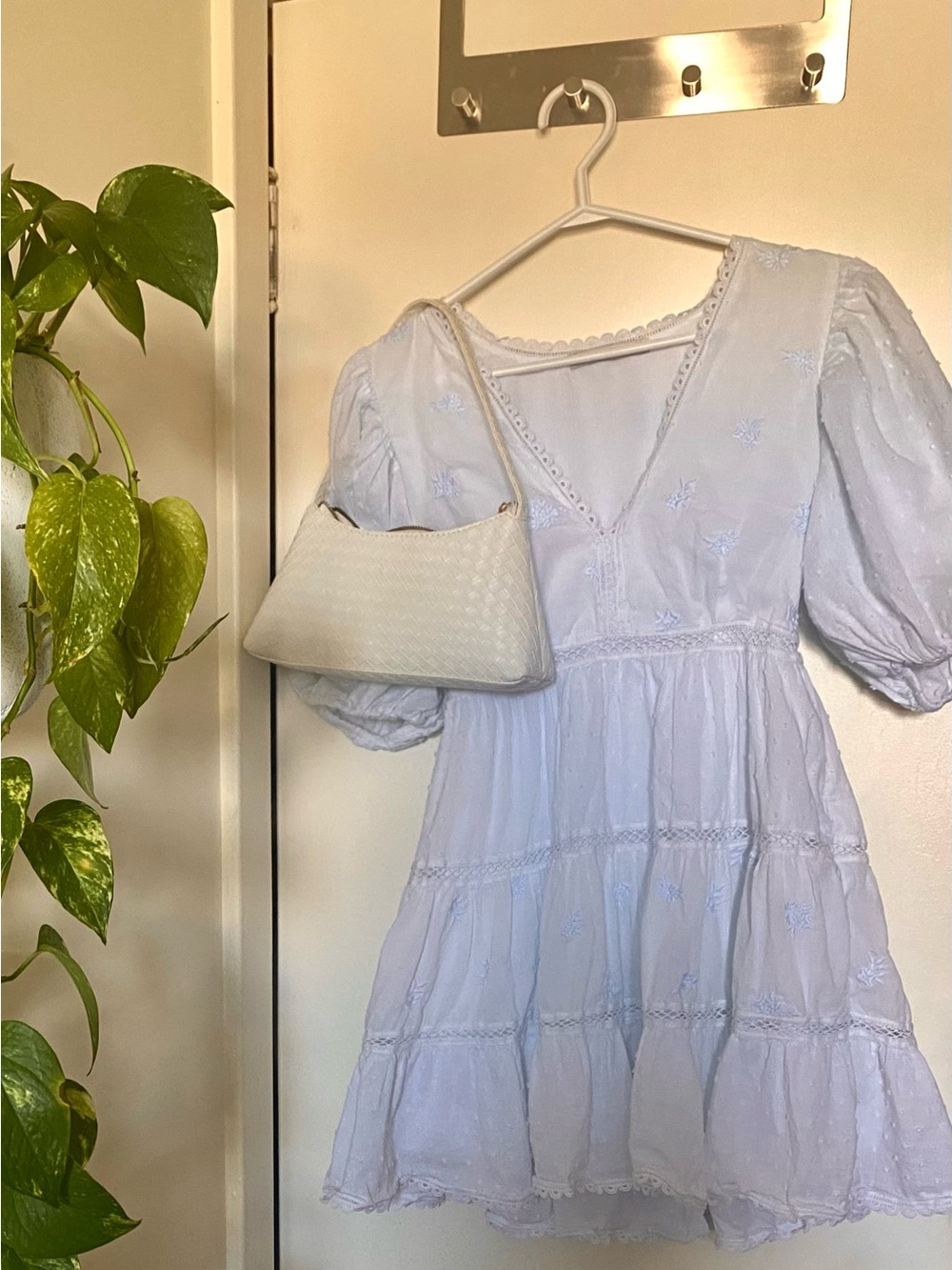 Womenโs Abercrombie & Fitch White Eyelet Tiered Mini Dress